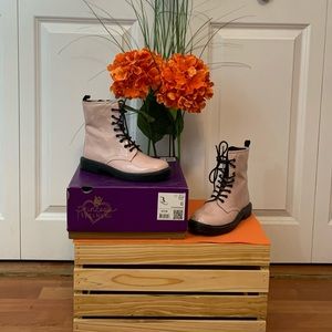 Pink Vera Wang boots. Size 6. Patent leather